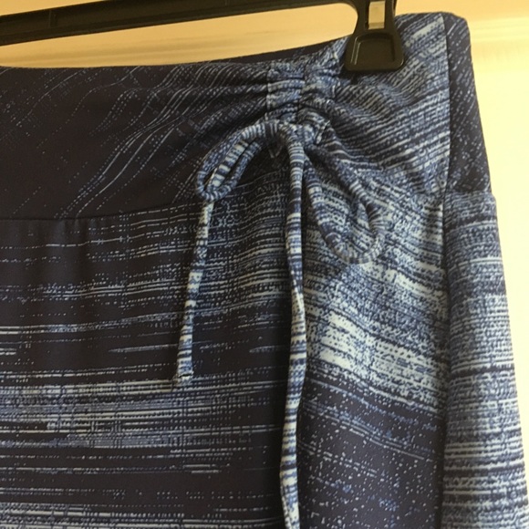 Ladies north face skirt - Picture 3 of 4